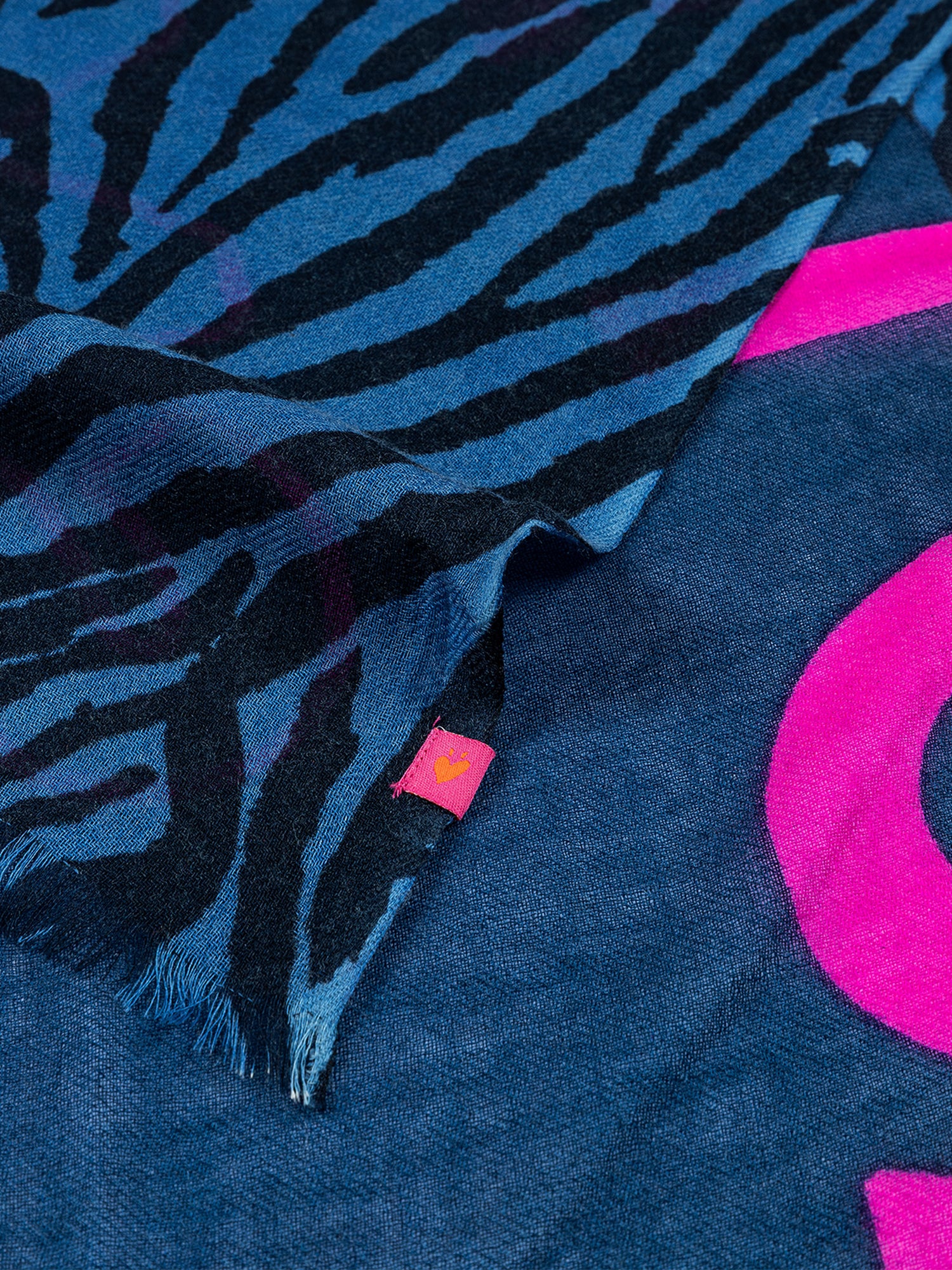 Wollschal „Heartful Touch“