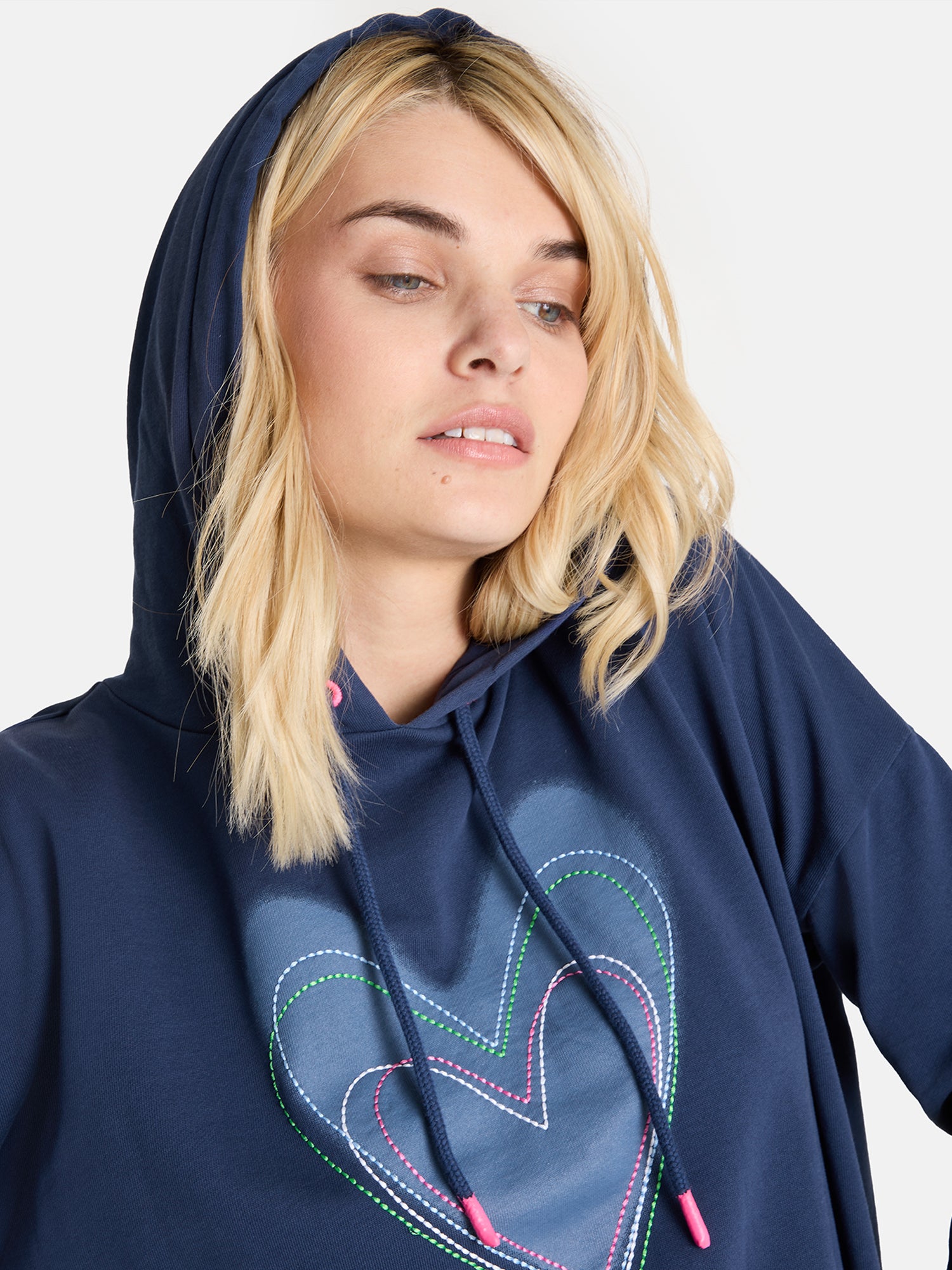 Hoodie "CyrenaL" aus Baumwolle