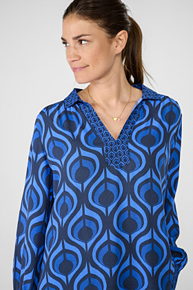 Blaue Bluse mit leichten Puffärmeln kaufen LIEBLINGSSTÜCK online bei
