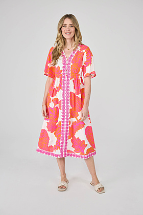 Kleid mit Stick-Bordüre online kaufen bei LIEBLINGSSTÜCK